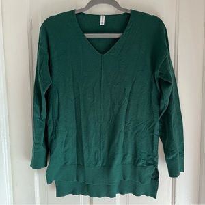 Jouica green v neck sweater size small
